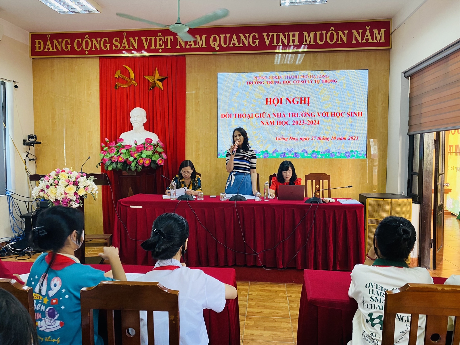 HỘI NGHỊ ĐỐI THOẠI GIỮA NHÀ TRƯỜNG VỚI HỌC SINH